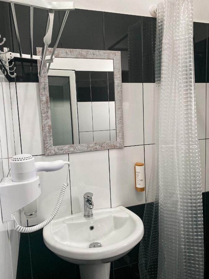 Aljur Hotel Himarë Extérieur photo